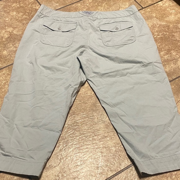 Women’s Columbia PFG Fishing Hiking Size 16 Capris - Picture 8 of 15